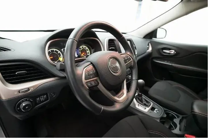 $14698 : Jeep Cherokee 2016 4x4 Latit image 8