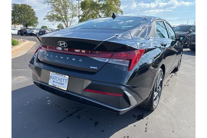 $27998 : Hyundai ELANTRA Hybrid 2025 image 10