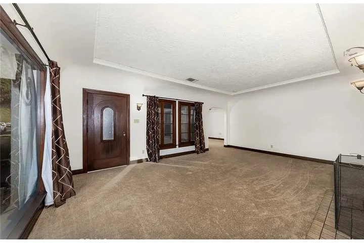 $1050 : new paint living room home image 2