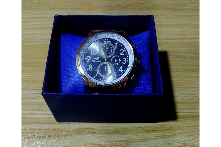 $6000 : Reloj Dorado y Plateado image 1