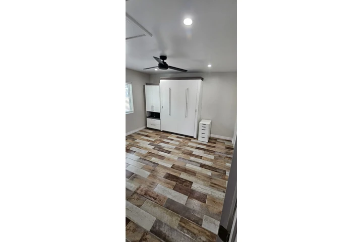 $2100 : Se Renta Una Casita / ADU image 3