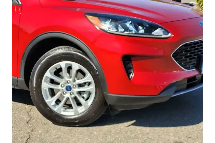$19029 : Ford Escape 2022 SE 4dr SUV image 6