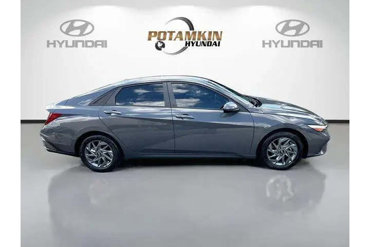 $18422 : Hyundai ELANTRA 2024 SEL 4dr image 4