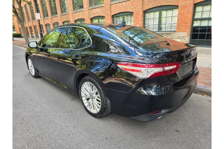 $22500 : 2019 Camry Hybrid XLE image 5