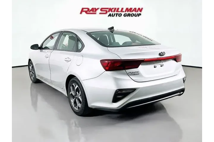 $14975 : Kia Forte 2021 LXS 4dr Sedan image 5