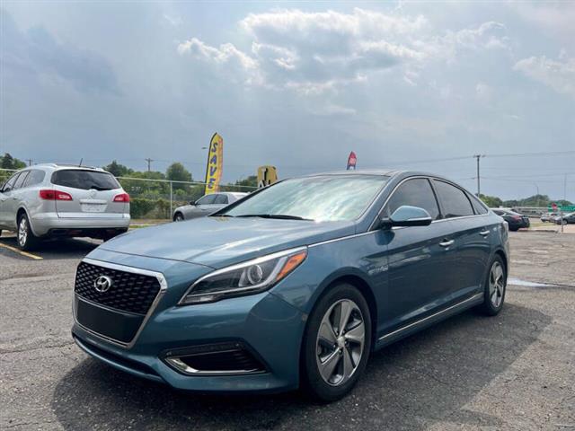 $12945 : 2016 Sonata Hybrid Limited image 2