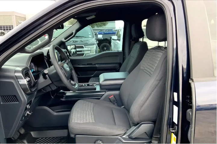 $39416 : Ford F-150 2023 4x4 XL 4dr S image 8