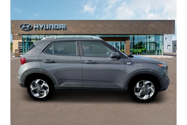 $23990 : Hyundai VENUE 2026 SEL 4dr C image 9