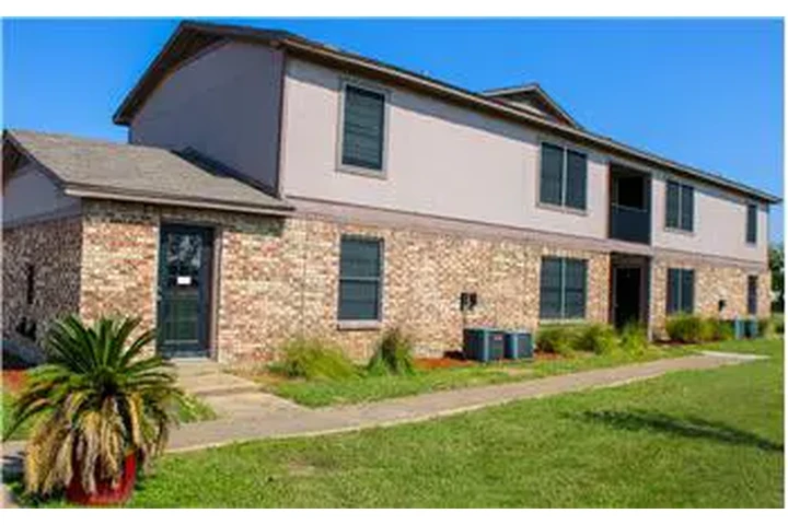 $775 : Rental property with 2 bedro image 1