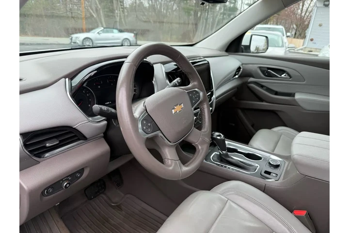 $14999 : 2018 Traverse LT image 9