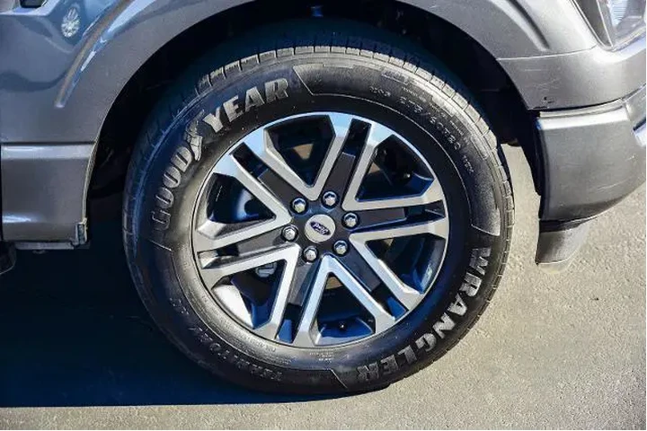 $30889 : Ford F-150 2023 4x2 XL 4dr S image 9