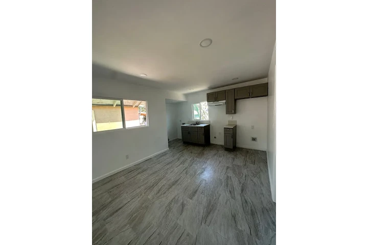 $1200 : Boyle Heights 2 Bed/ 1 Bath image 2