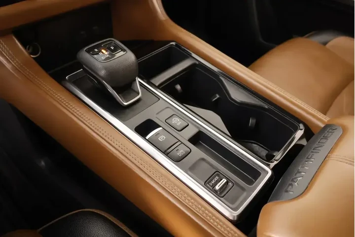 $33479 : Nissan Pathfinder 2024 Plati image 9