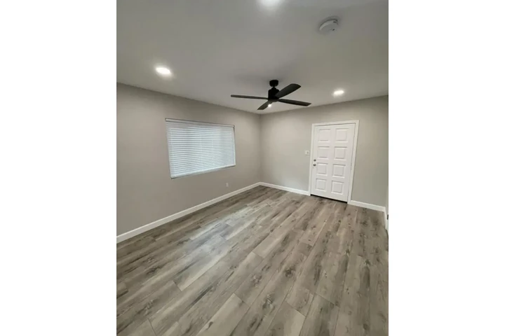 $1100 : APTO PRIVADO EN LOS ANGELES CA image 4