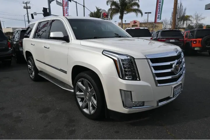 $21998 : 2015 Escalade Luxury image 3
