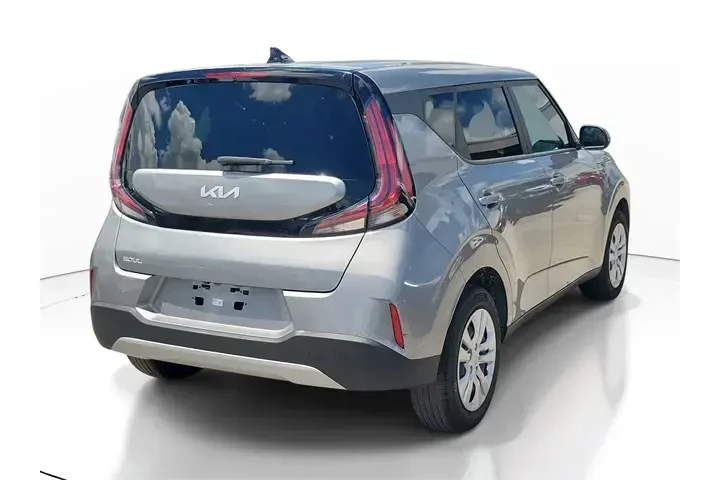 $15291 : Kia Soul 2023 S 4dr Crossove image 4