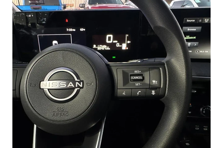 2025 Kicks SV 4WD image 10