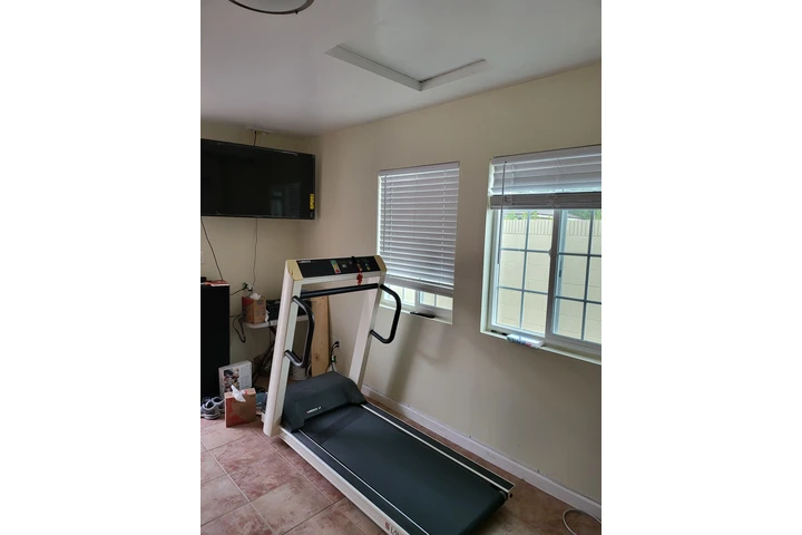 $1000 : NORWALK-Room for Rent image 7
