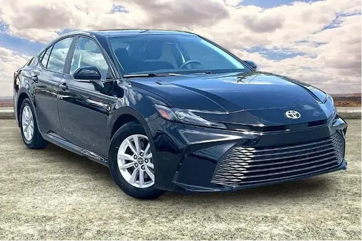 $25991 : Toyota Camry 2025 SE 4dr Sed image 1