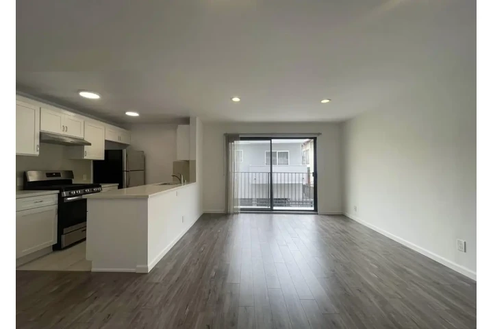 $1100 : APTO 1REC/1PARKING LOS ANGELES image 1