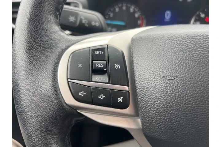 $28998 : Ford Explorer 2022 AWD XLT 4 image 9