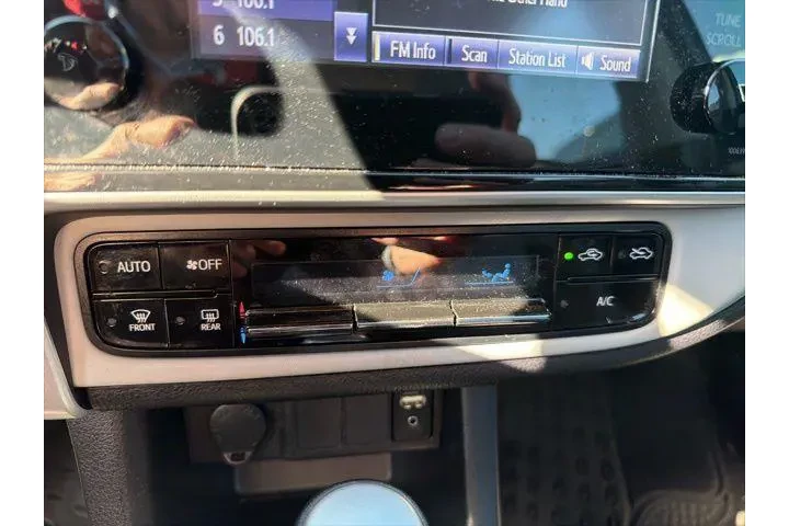 $17992 : Toyota Corolla 2018 SE 4dr S image 9