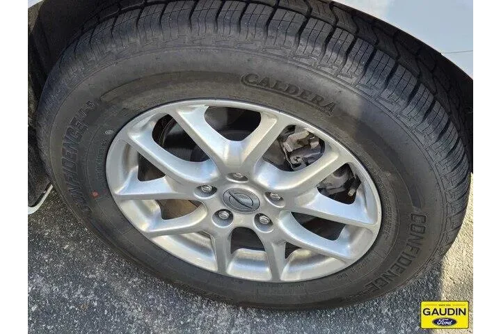 $23588 : Chrysler Voyager 2023 LX 4dr image 4