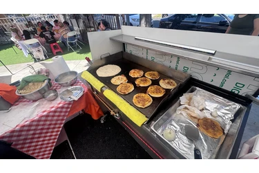 SOLICITO PUPUSERA 📍 en Los Angeles