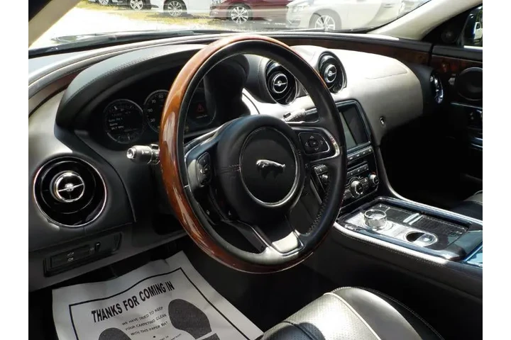 $16497 : 2015 XJ-Series XJL Portfolio image 10