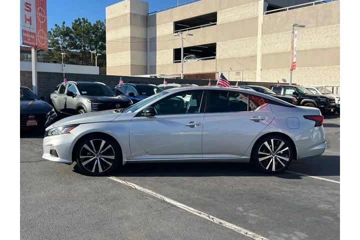 $20998 : Nissan Altima 2021 2.5 SR 4d image 2