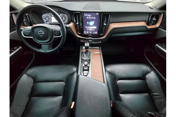 $27851 : Volvo XC60 2021 AWD T5 Momen image 9