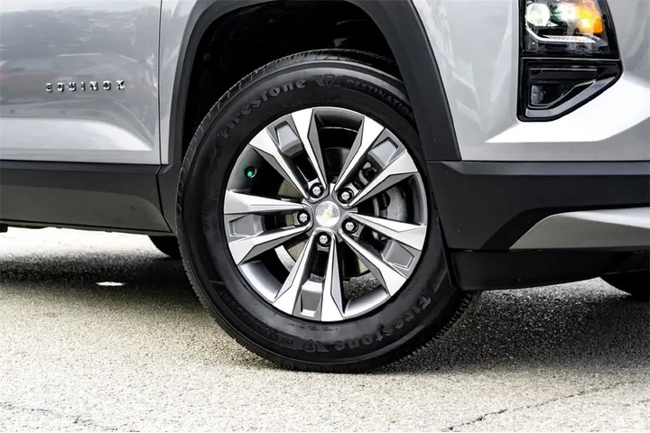 $26884 : Chevrolet Equinox 2025 LT 4d image 2