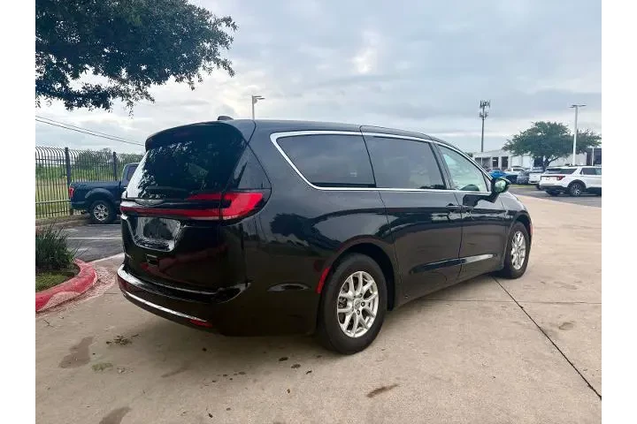 $22774 : Chrysler Pacifica 2024 Touri image 3