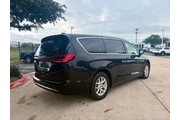$22774 : Chrysler Pacifica 2024 Touri thumbnail
