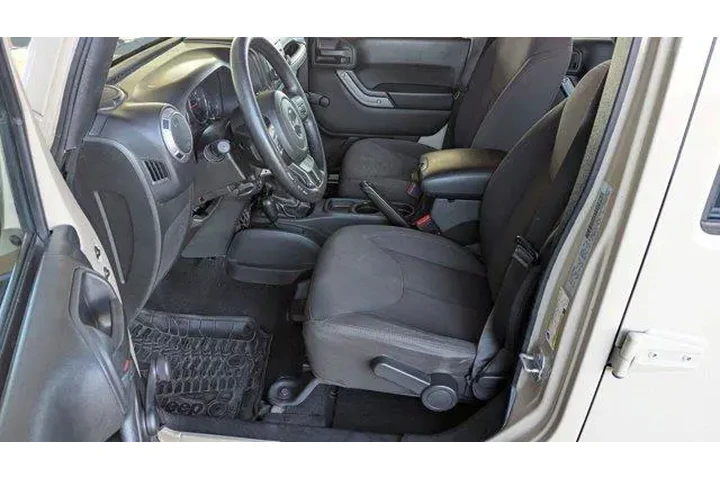 $13998 : Jeep Wrangler Unlimited 2016 image 5