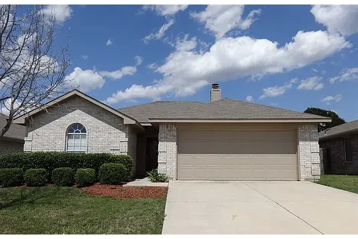 $1300 : HOUSE RENT IN DALLAS TAXES image 3