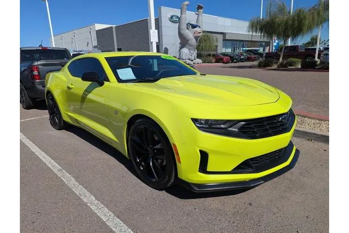 Chevrolet Camaro 2019 LT 2dr image 3