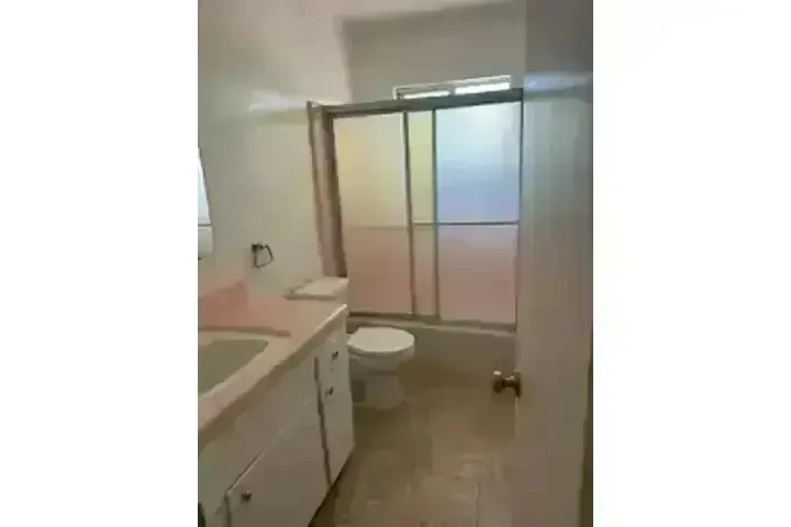 RENTO APTO EN L.A./ 90044 image 6