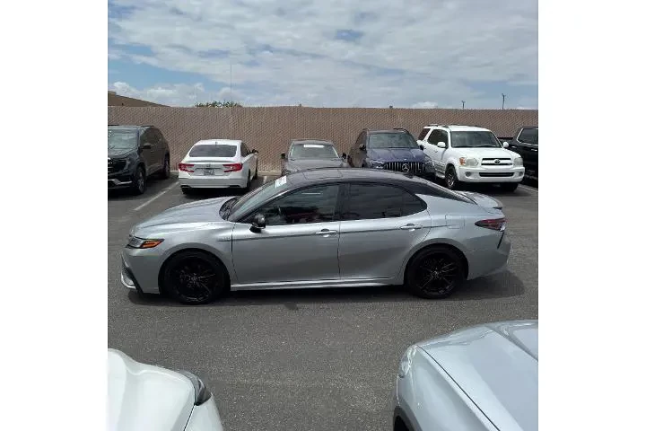 $29321 : Toyota Camry Hybrid 2021 XSE image 2
