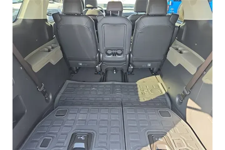 $36990 : Kia Carnival Hybrid 2025 LXS image 6
