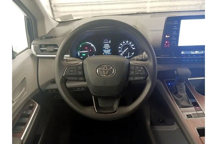 $35998 : Toyota Sienna 2023 LE 8-Pass image 10