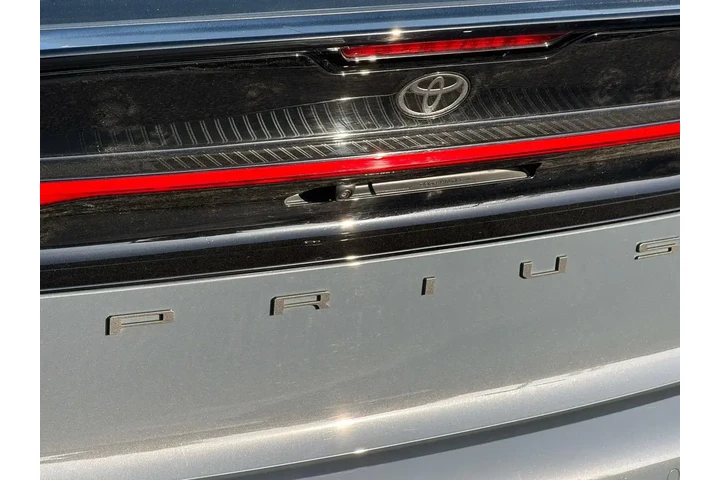$31870 : Toyota Prius 2025 LE 4dr Hat image 6