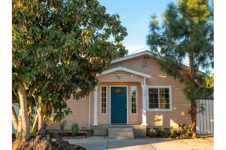 $1859 : Brand-New Back House for Rent image 2