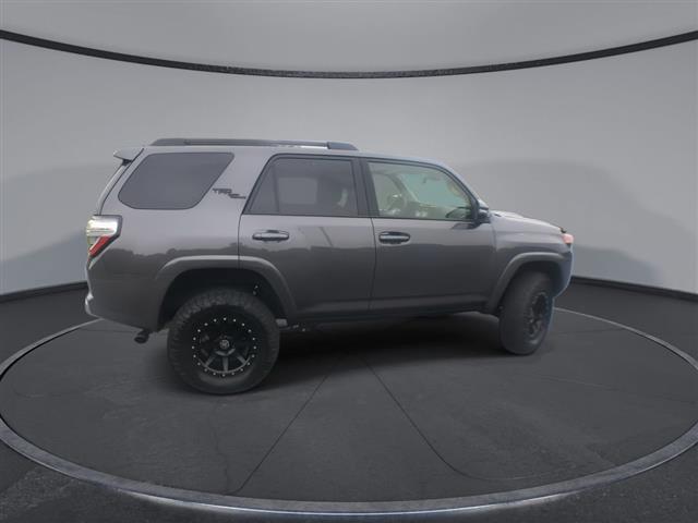 $42300 : PRE-OWNED 2022 TOYOTA 4RUNNER image 9