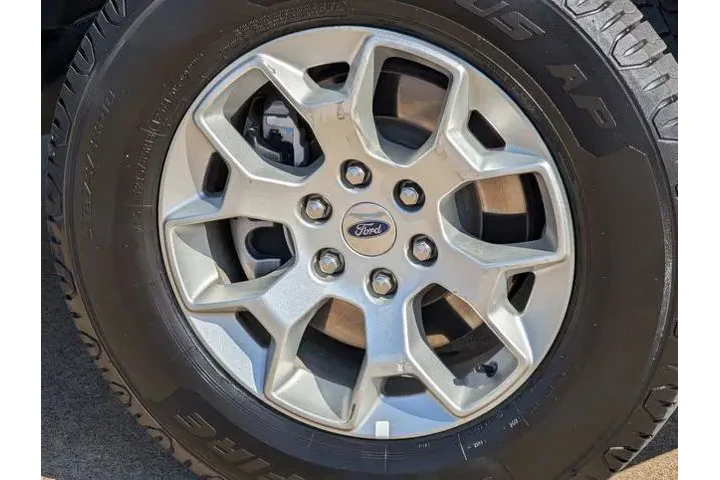 $34968 : Ford F-150 2023 4x4 XLT 4dr image 9