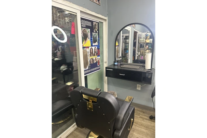 Se nesecita barbero o estilist image 2