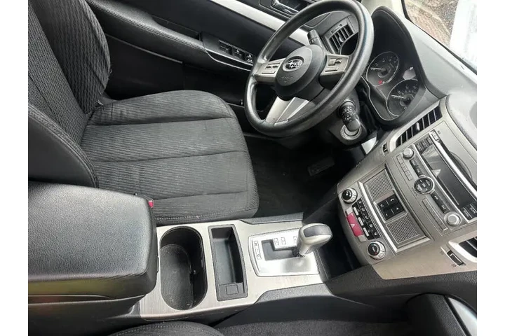 $3000 : 2011 Outback 2.5i image 9