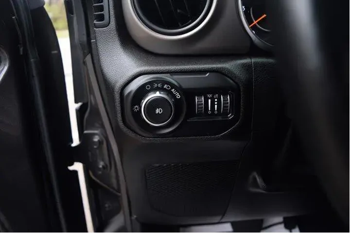$19500 : Jeep Wrangler Unlimited 2018 image 7