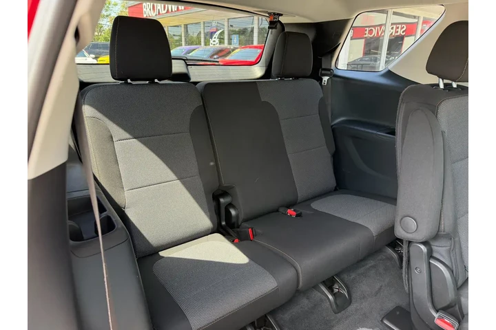 $11450 : 2020 Traverse LT image 8