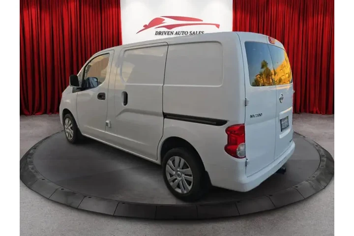 $16999 : 2015 NV200 image 8